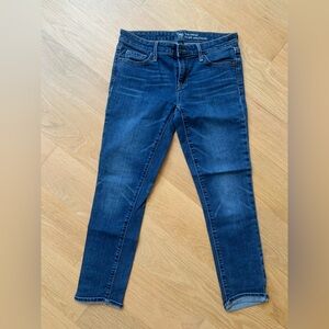GAP girlfriend cropped jeans size 0 / 25